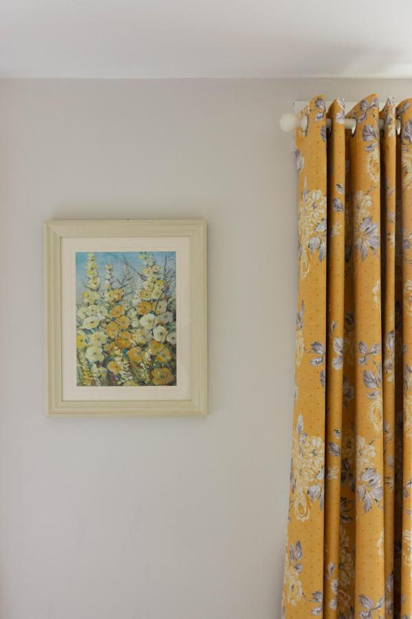 Lovely 2 Bed House In 피틀로크리 외부 사진