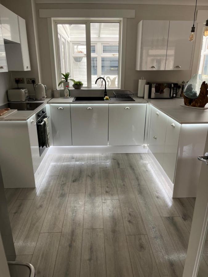 Lovely 2 Bed House In 피틀로크리 외부 사진